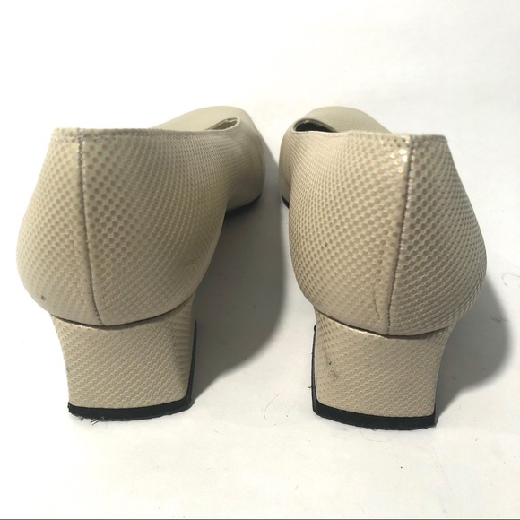 Stuart Weitzman ivory pump heels - Picture 3 of 7